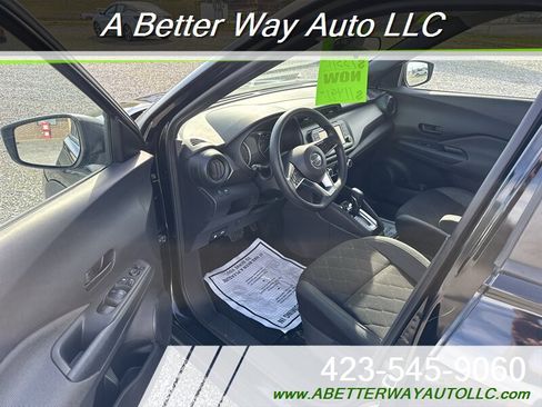 Used 2019 Nissan Kicks S image 5