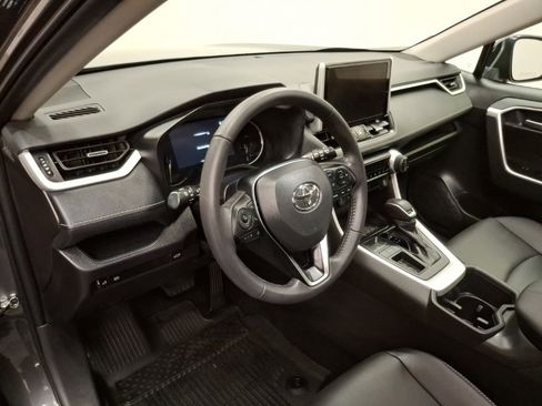 Used 2025 Toyota RAV4 XLE Premium image 17