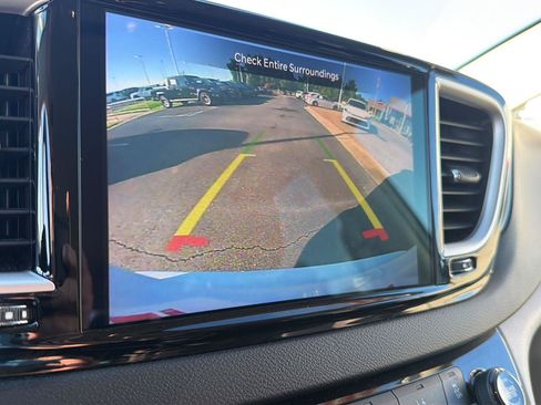 Used 2024 Chrysler Pacifica Touring-L FWD image 25