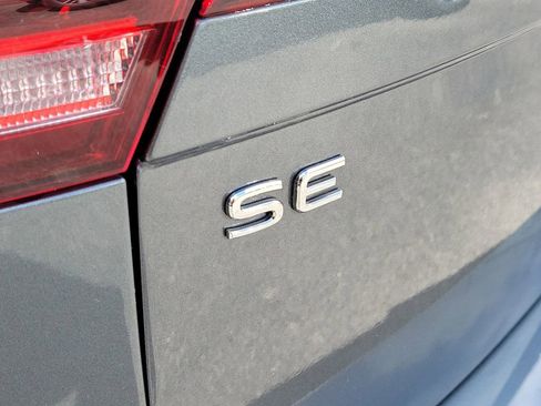 Used 2023 Volkswagen Tiguan SE image 5