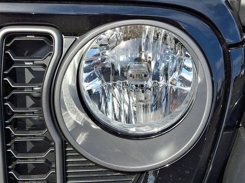 New 2025 Jeep Gladiator Sport image 4