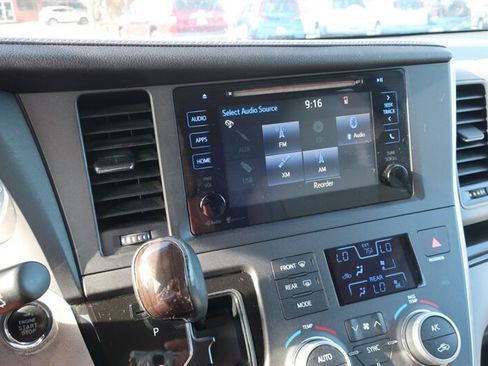 Used 2015 Toyota Sienna XLE Premium image 16
