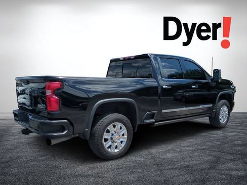 Used 2024 Chevrolet Silverado 2500 High Country w/ High Country Premium Package AWD/4WD image 3