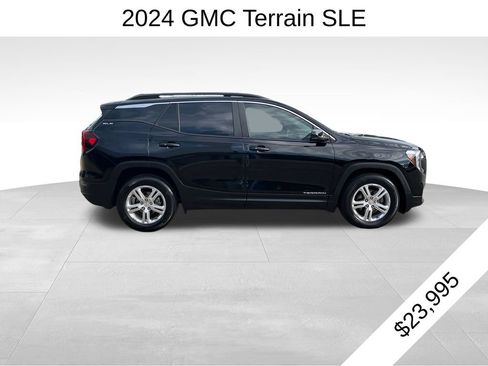 Certified 2024 GMC Terrain SLE w/ Driver Convenience Package FWD image 2
