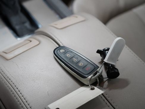 Used 2012 Lincoln MKX AWD image 56