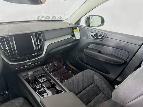 Used 2025 Volvo XC60 B5 Core w/ Protection Package Premier image 24