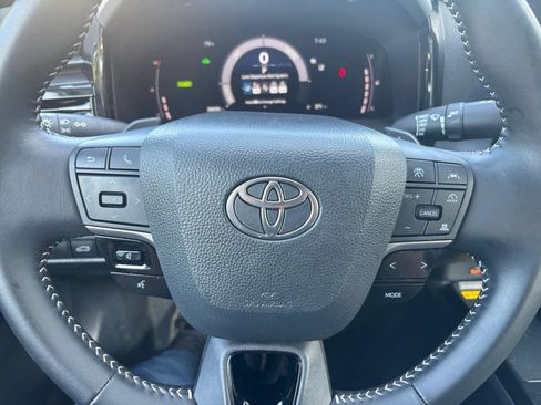 Used 2026 Toyota Camry SE FWD image 28