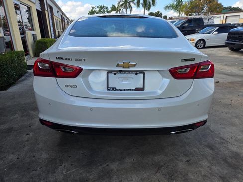 Used 2017 Chevrolet Malibu Premier w/ Driver Confidence Package FWD image 5