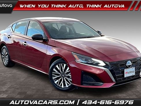 Used 2024 Nissan Altima 2.5 SV image 1