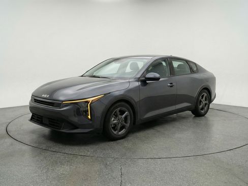 Used 2025 Kia K4 FWD image 3