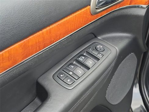 Used 2012 Jeep Grand Cherokee Overland image 10