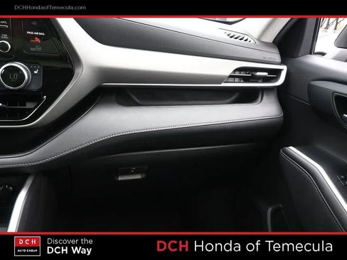 Used 2021 Toyota Highlander XLE FWD image 14
