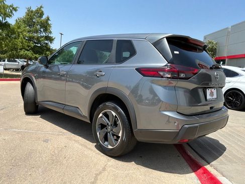 Used 2025 Nissan Rogue SV FWD image 8