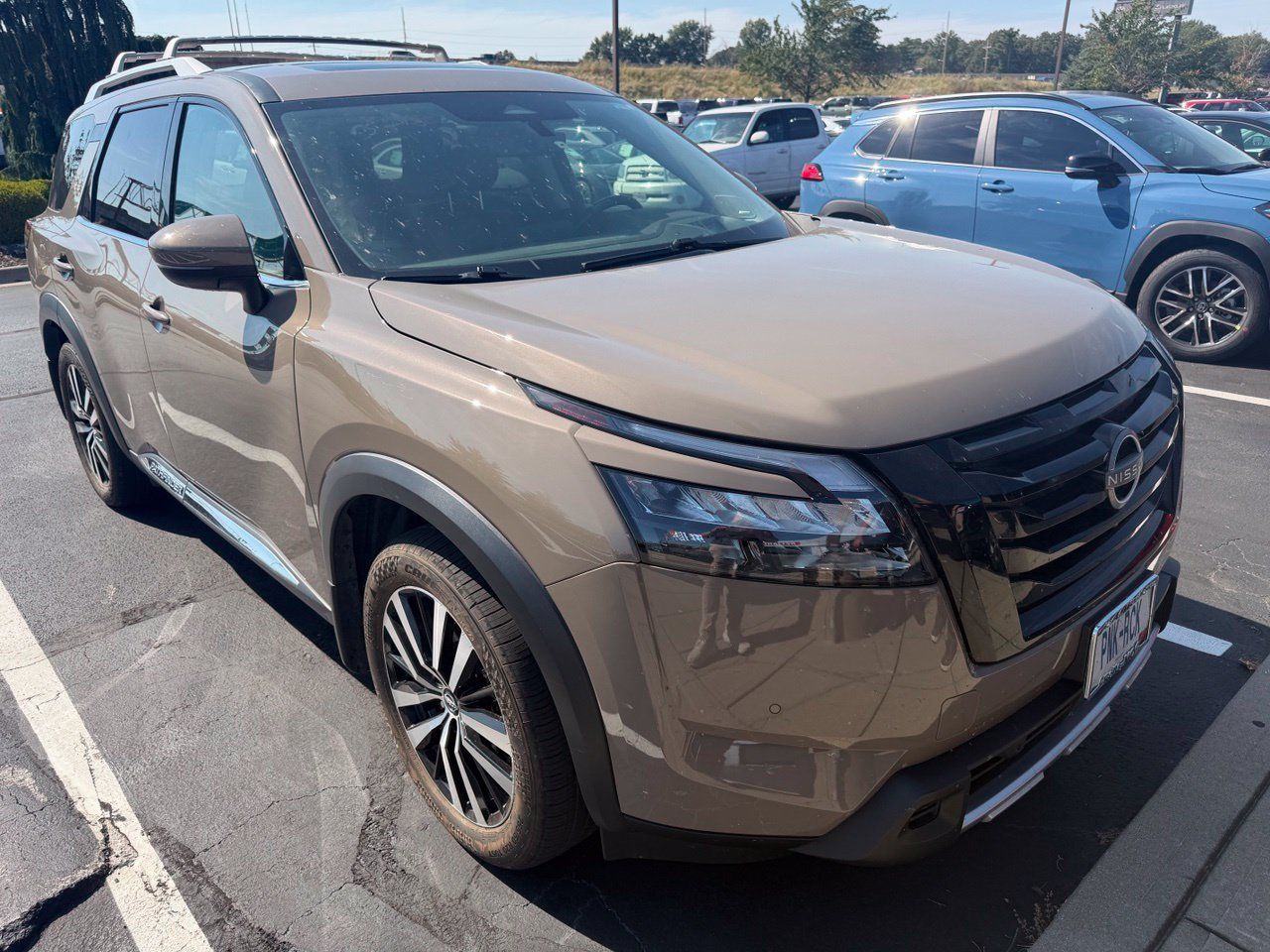 Used 2025 Nissan Pathfinder Platinum AWD/4WD image 3