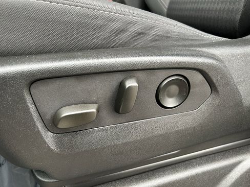 Used 2024 GMC Yukon SLE image 21