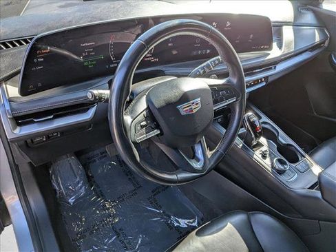 Used 2024 Cadillac XT4 Premium Luxury image 10