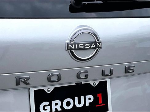 Used 2025 Nissan Rogue SV AWD/4WD image 29