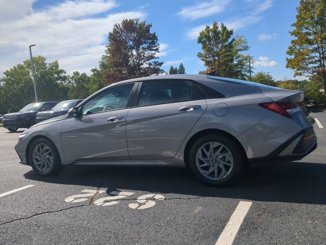Used 2025 Hyundai Elantra Hybrid FWD image 6