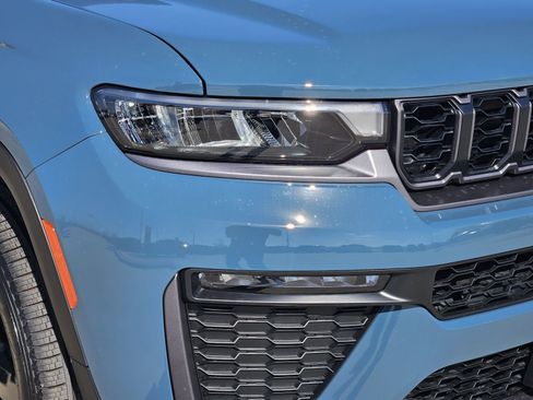 New 2026 Jeep Grand Cherokee L Limited RWD image 9