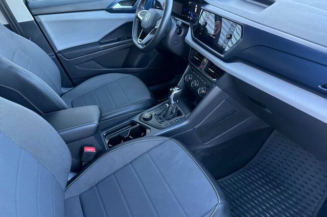 Certified 2022 Volkswagen Taos SE AWD/4WD image 16