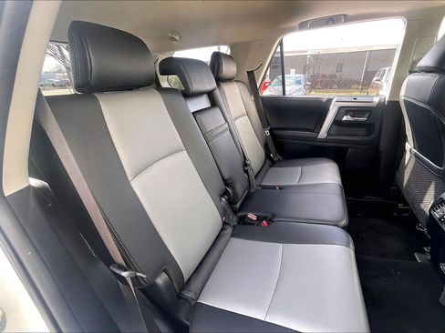 Used 2022 Toyota 4Runner SR5 Premium image 32