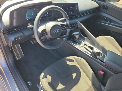 Used 2025 Hyundai Elantra Sport image 19