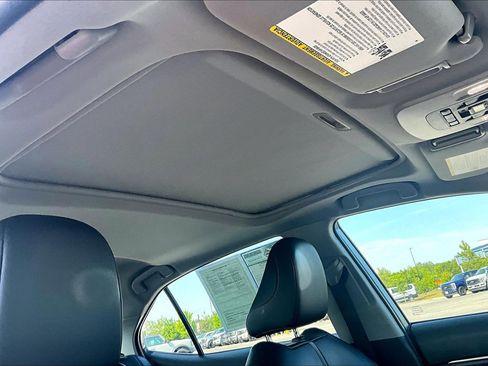 Used 2020 Toyota Camry SE w/ Sunroof Package FWD image 27