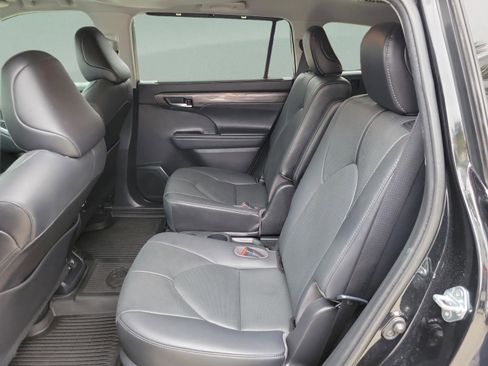 Used 2021 Toyota Highlander Limited AWD/4WD image 14