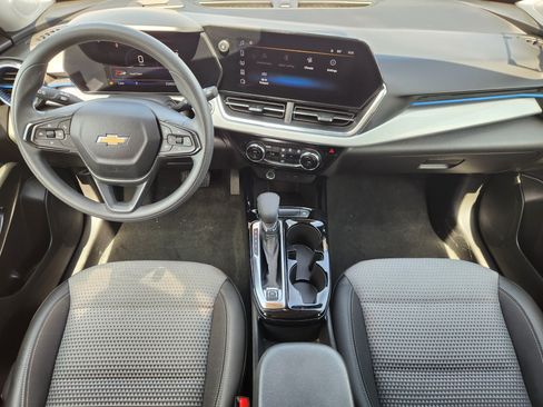Used 2025 Chevrolet Trax LT FWD image 26