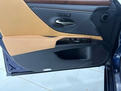 Used 2023 Lexus ES 350 w/ Premium Package FWD image 10