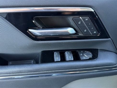 Used 2024 GMC Sierra EV Denali image 11