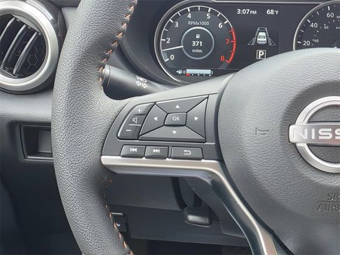 New 2025 Nissan Versa SR w/ Trunk Package image 19