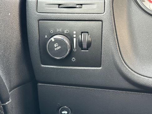 Used 2013 Dodge Challenger R/T image 37