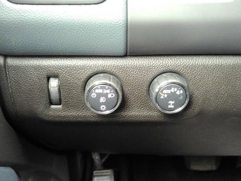 Used 2022 Chevrolet Colorado Z71 AWD/4WD image 34