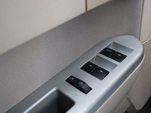 Used 2010 Ford Escape XLT image 6