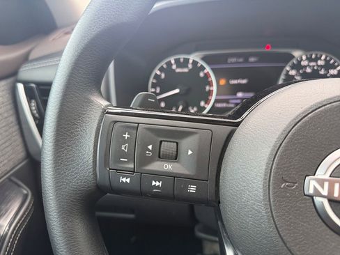 Used 2022 Nissan Rogue SV FWD image 23