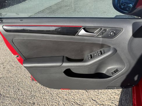 Used 2018 Volkswagen Jetta GLI image 13