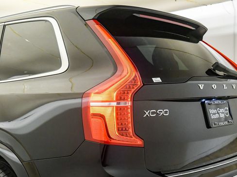 Certified 2025 Volvo XC90 B5 Core w/ Protection Package Premier AWD/4WD image 12