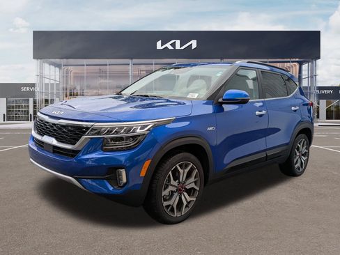 Certified 2023 Kia Seltos SX w/ SX Sunroof Package AWD/4WD image 6