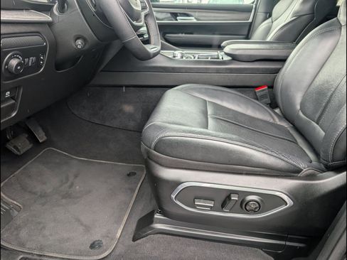 Used 2024 Jeep Wagoneer Series II image 11