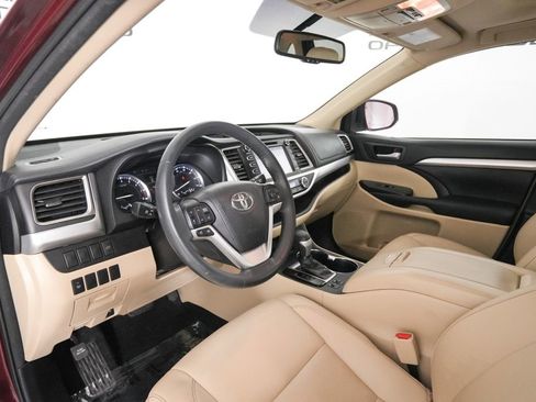Used 2016 Toyota Highlander XLE image 10