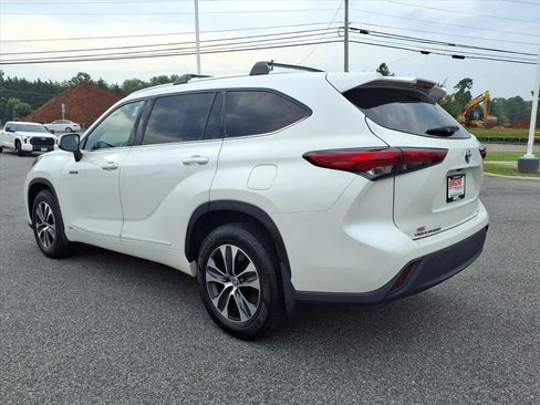 Used 2021 Toyota Highlander XLE AWD/4WD image 13