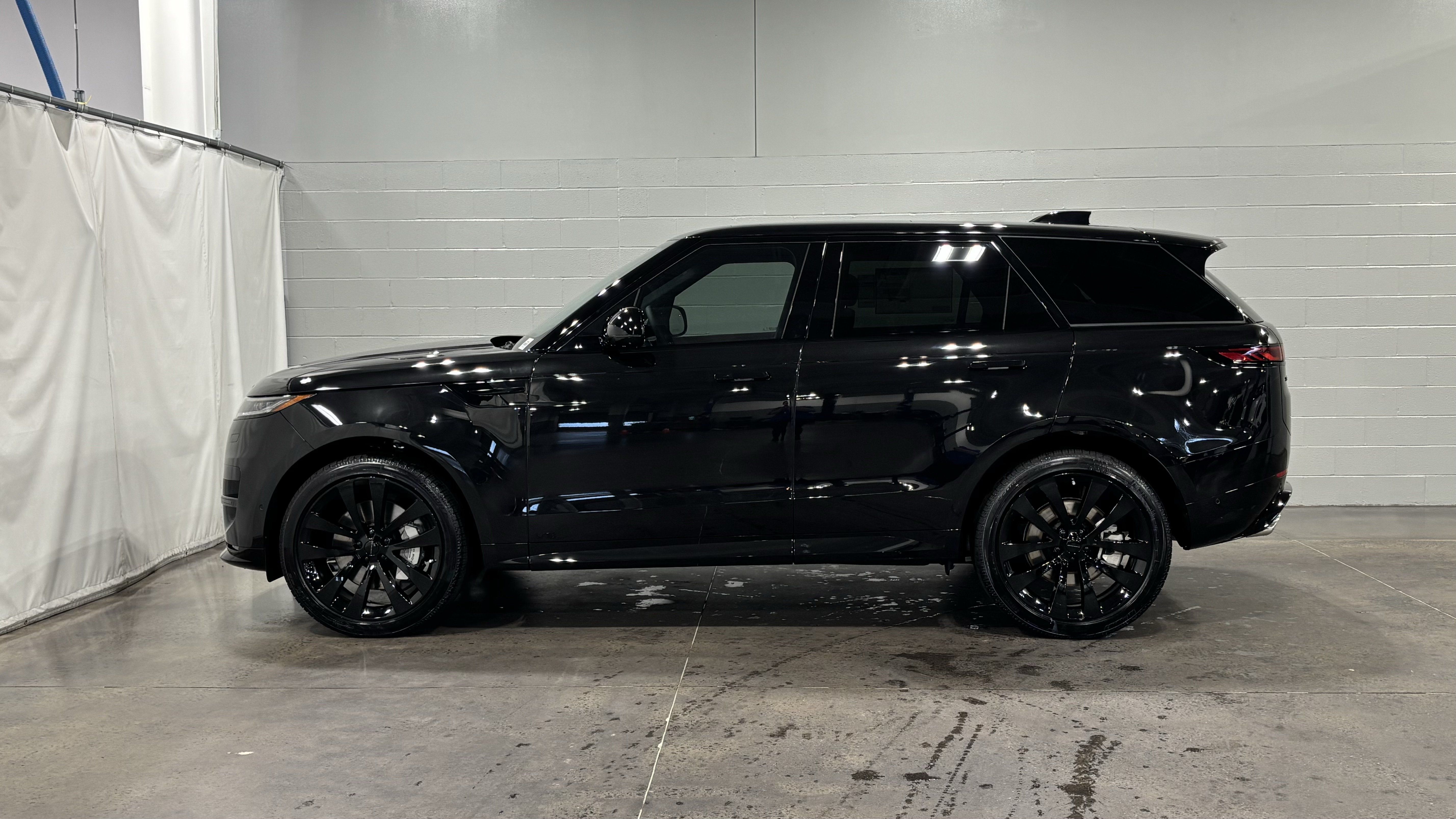 New 2026 Land Rover Range Rover Sport Dynamic SE AWD/4WD image 7