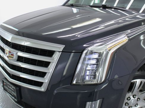 Used 2018 Cadillac Escalade Luxury image 17
