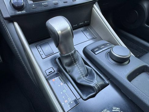 Used 2014 Lexus IS 250 4dr Sport Sdn Auto RWD image 22