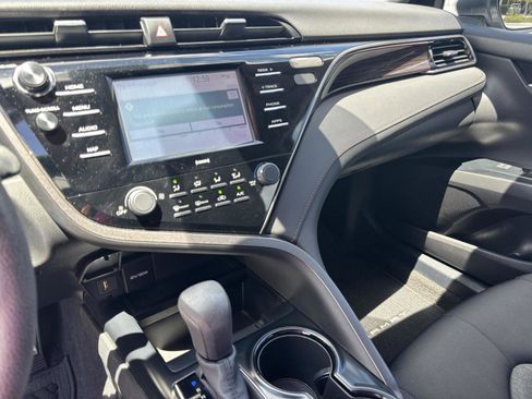 Used 2020 Toyota Camry LE image 14