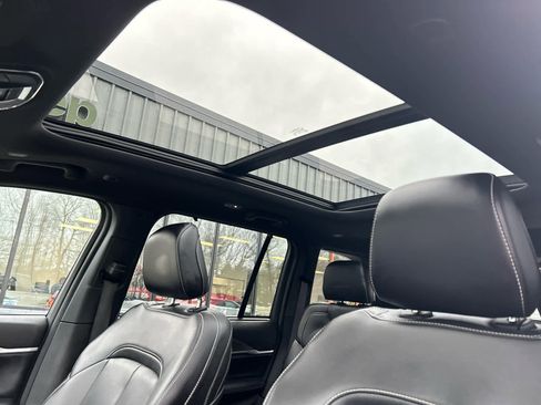 Used 2024 Jeep Grand Cherokee Limited w/ Luxury Tech Group II image 31