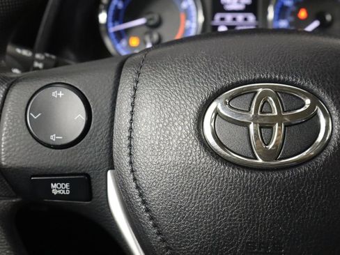 Used 2017 Toyota Corolla LE FWD image 8