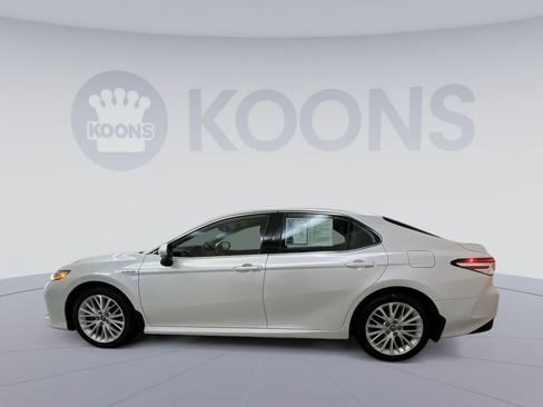 Used 2020 Toyota Camry XLE image 2