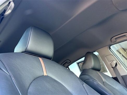 Used 2020 Toyota Camry XLE image 19